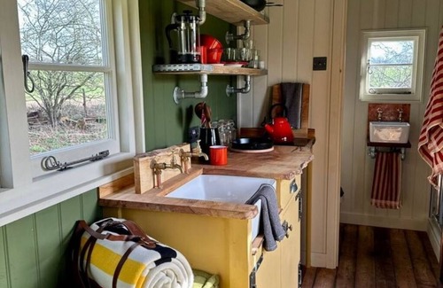 Woodbridge Cabin | Secret Paddock, Secluded Hut