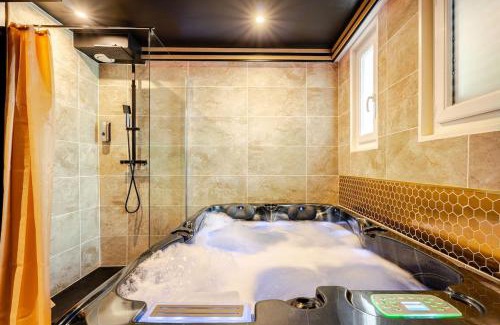 La Celle-sous-Gouzon Apartment | Secret SPA Jacuzzi & Cinema
