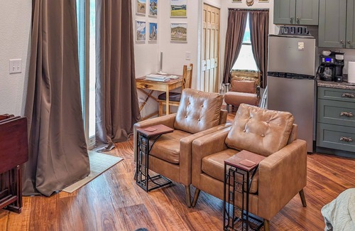 Custer Cabin | Secret Squirrel Sancuary-cabin with pond, garage close to Custer