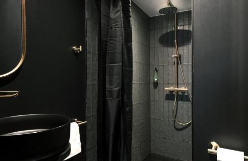 Broekwijk Bed & Breakfast | Secret Walls