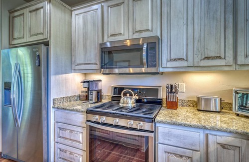 Pagosa Highlands House | See Fall's Changing Colors! Touch of Green: Pet-Friendly, Hot Tub, Garage, Views of Hatcher Lake
