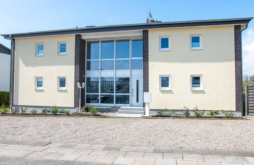 Dahme Apartment | "Seebrise" in the Strandburg house. close to the beach and in a quiet location!