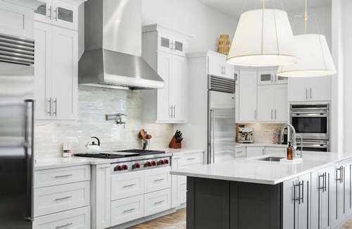 Sundown Manor House | Seen on TV: Sport/Game Court, Pool, Hot Tub, Chef’s Kitchen, water slide - Celebrity Hideaway