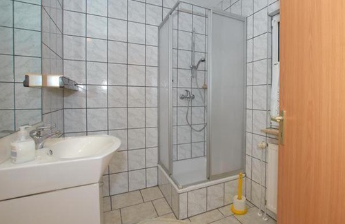 Sagard Apartment | Sehr-guenstiger-Bungalow-fuer-2-Personen-1-Aufbettung-auf-Ruegen