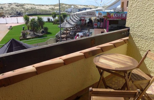 Le Penon Apartment | Seignosse Ocean, apartment studio, 200m from the beach and shops, view of the dunes and water.
