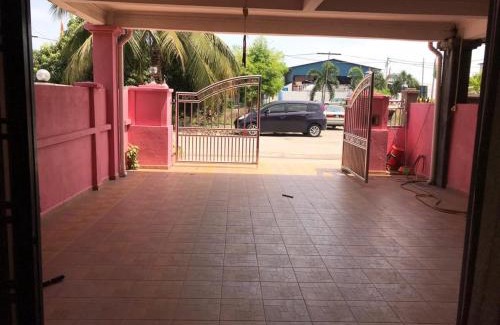 Sekinchan Apartment | Sekinchan No 4 Landed House 15pax