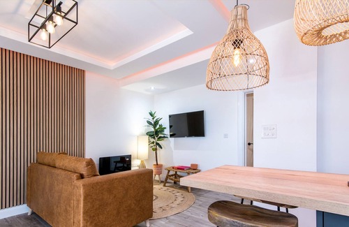 Rugby Apartment | Self contained, Full Ibiza inspired Apartment (2 Bedrooms)