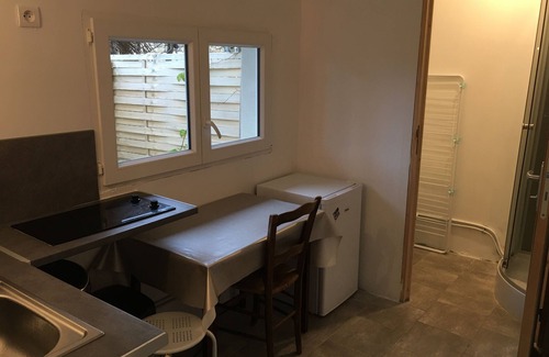 Arzon Apartment | Self-contained studio, sunny courtyard, close to beaches and shops