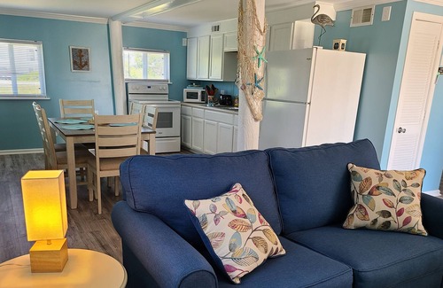 Emerald Isle Cottage | "Self Sea-esta" Beautiful Cottage 2nd row to ocean in Emerald Isle