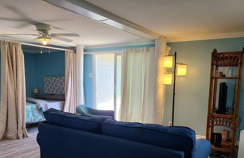 Emerald Isle Cottage | "Self Sea-esta" Beautiful Cottage 2nd row to ocean in Emerald Isle