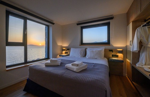 Lefktron Hotel | SELINI Penthouse Suite, Mani Suites