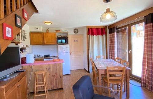 La Joue du Loup Ski Chalet | Semi-Detached Chalet 3 Rooms with Ski Storage and Free Parking