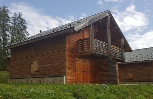 La Joue du Loup Ski Chalet | Semi-detached chalet, 3 rooms, 8 people, terrace, parking, pets allowed