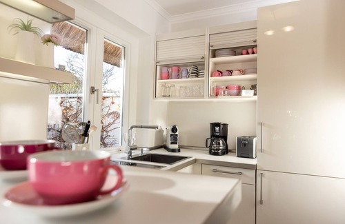 Archsum House | Semi-detached house under thatch for up to 5 people with garden.