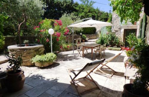 Orgon Villa | Semi-detached provencal farm with swimming pool