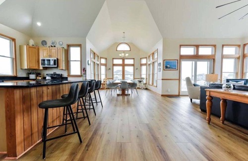 Rodanthe House | Semi-Oceanfront! Gorgeous Ocean Views! Sleeps 21! Steps to the Beach!