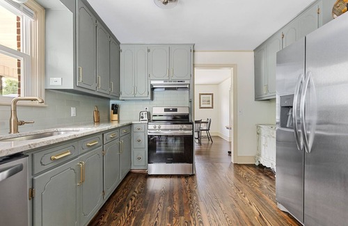Columbia House | Seminole Stroll - Cozy 3 BR w/Pool near USC & Zoo