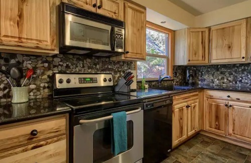 Bass Lake House | SEMPER FI TLF with Boat slip