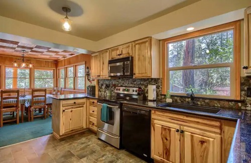 Bass Lake House | SEMPER FI TLF with Boat slip