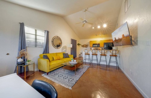 Blenman-Elm Apartment | Seneca Casita (Mike Morgan)