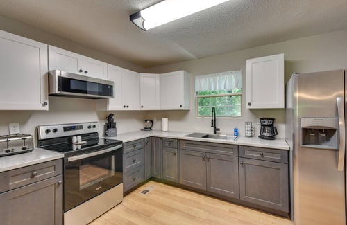 Seneca House | Seneca Vacation Rental < 1 to Lake Keowee Access!
