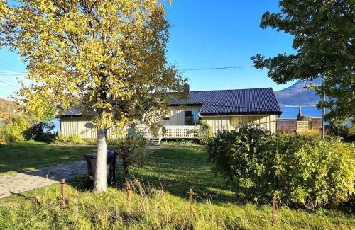Lenvik Apartment | Senja Jøvika Lodge In the heart of Mallangen