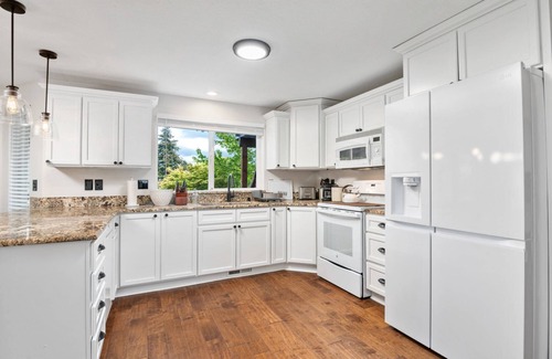 Old Evergreen Highway House | Sensationally Furnished *Hot Tub*, Pet Friendly, Game Room w/Ping Pong, Foosball, Darts, Etc