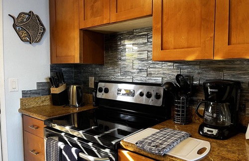 Kahana Condo | Sep/Oct Special 15% off! Romantic Maui Getaway, 25' from the Ocean