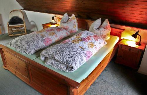 Hornberg Apartment | Seperates Ferienhaus Bachhäusle auf dem Hasenhof mit eigener Terrasse mit Grill, Kachelofen, WLAN
