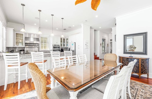 Delos House | Sept-Oct Reduced!*On Beach*Pool Access*Elevator!