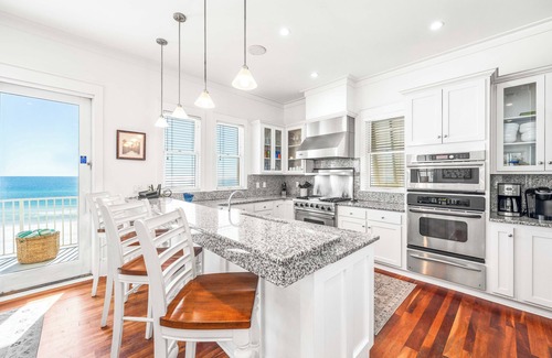 Delos House | Sept-Oct Reduced!*On Beach*Pool Access*Elevator!