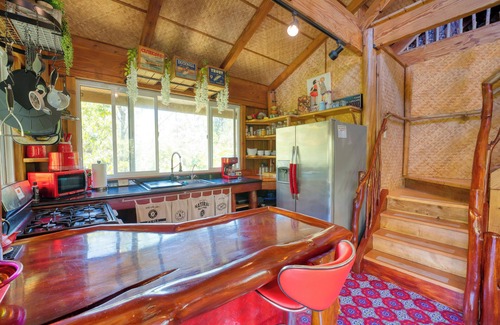 Keaau Cabin | SEPT SALE+ 40% OFF 9-13, 14-16, 22,26-TreeHouse Vibe AC-WiFi-BBQ-W&D-Cliffs.
