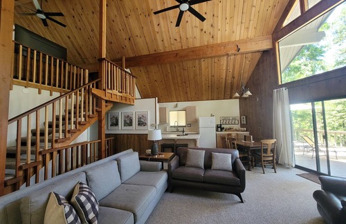 Long Barn House | SEPTEMBER AT Cabin House is DIVINE! 5 STARS, 5 MIN TO PINECREST LAKE! Book NOW!