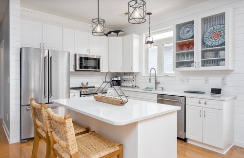 Kure Beach House | September + October Weekly Discounts! ! 5 Minute Walk to the Beach! Dog Friendly