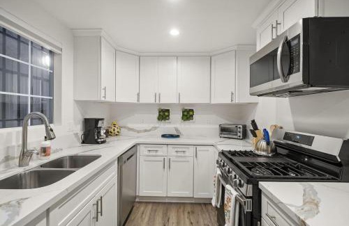 Los Angeles House | September Sale! 40 Off- The Avalon