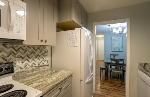 Demere Park Condo | September Specials/Pet Friendly! Close To Beach! Email for Quote!