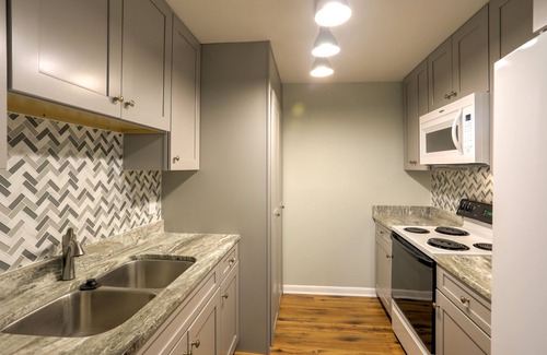 Demere Park Condo | September Specials/Pet Friendly! Close To Beach! Email for Quote!