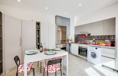 San Bartolomeo al Mare Apartment | Serafina 50m from the sea - with A/C, San Bartolomeo al Mare, Italy