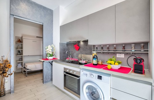 San Bartolomeo al Mare Apartment | Serafina 50m from the sea - with A/C, San Bartolomeo al Mare, Italy