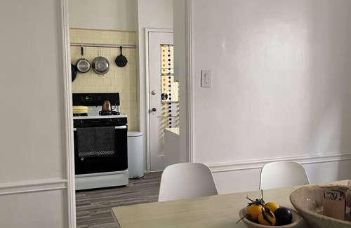 Mid-Wilshire Apartment | Serene 1-bedroom apartment in the heart of Los Angeles