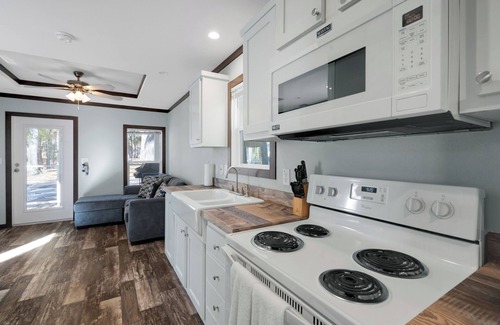 Jamestown Cabin | Serene 1-Bedroom Tiny Home 1/2 Mile from Marina and Boat Ramp #406!