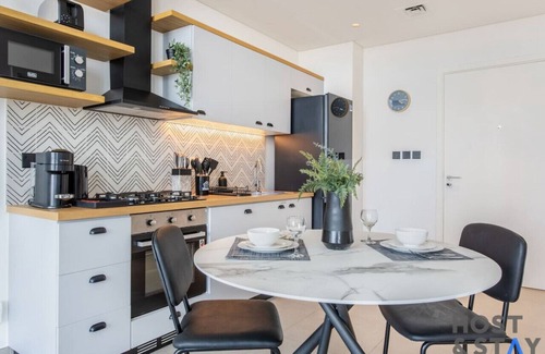 Dubai Apartment | Serene 1BR Getaway In Collective