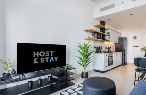 Dubai Apartment | Serene 1BR Getaway In Collective