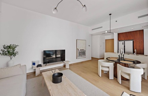 Dubai Apartment | Serene 2BR by The Beach - La Mer