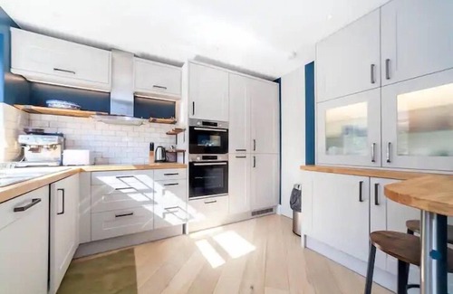 Hammersmith Apartment | Serene 3BD Flat, view of the Thames - Hammersmith