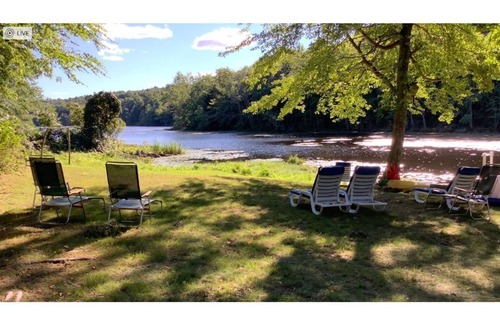 Woodstock House | Serene 4-acre estate on private lake with hot tub