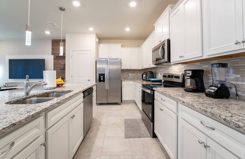 Davenport House | Serene 5-bedroom townhome with Pool near Disney