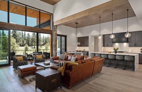 Truckee House | Serene Alpine Retreat, Private Hot Tub, EV Charger, Fire Pit & Golf Course Views