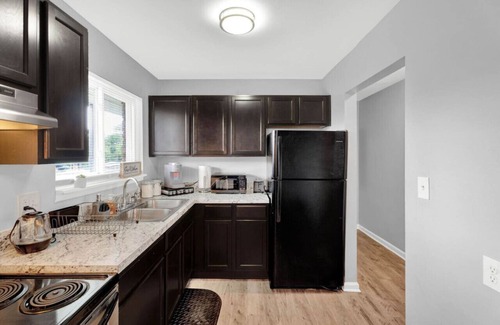 Sterling Heights Apartment | Serene and Central Home ~ WiFi ~ Pet Friendly!