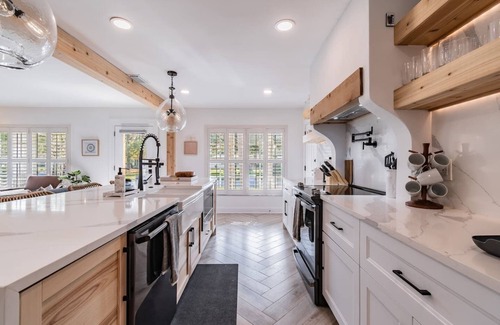 Carrollwood House | Serene and private "Paradise Palms" with Pool near Lake Carroll Park